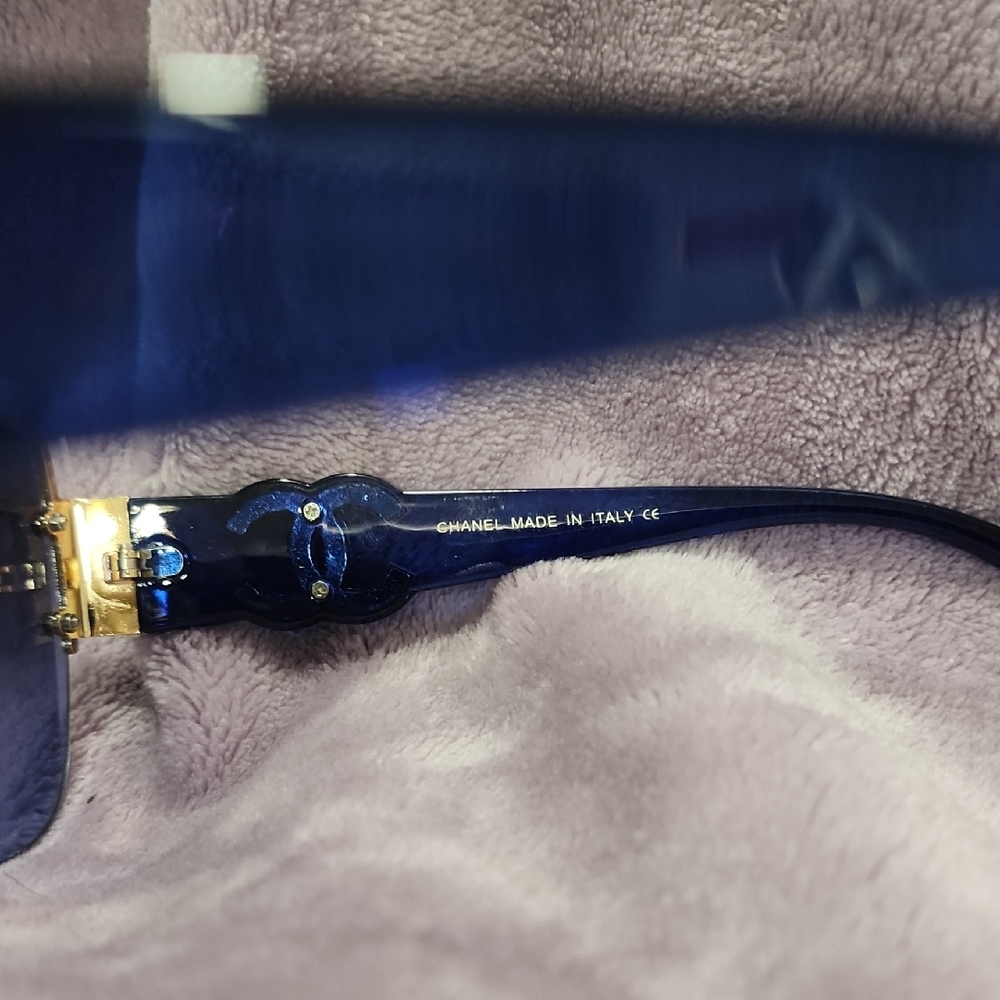 CHANEL Black and Blue Gradient Sunglasses - Picture 4 of 5
